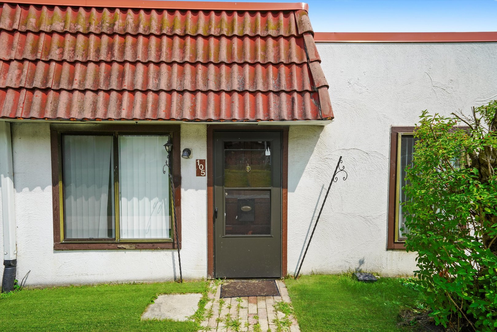 743 E Fullerton Avenue Unit: 105