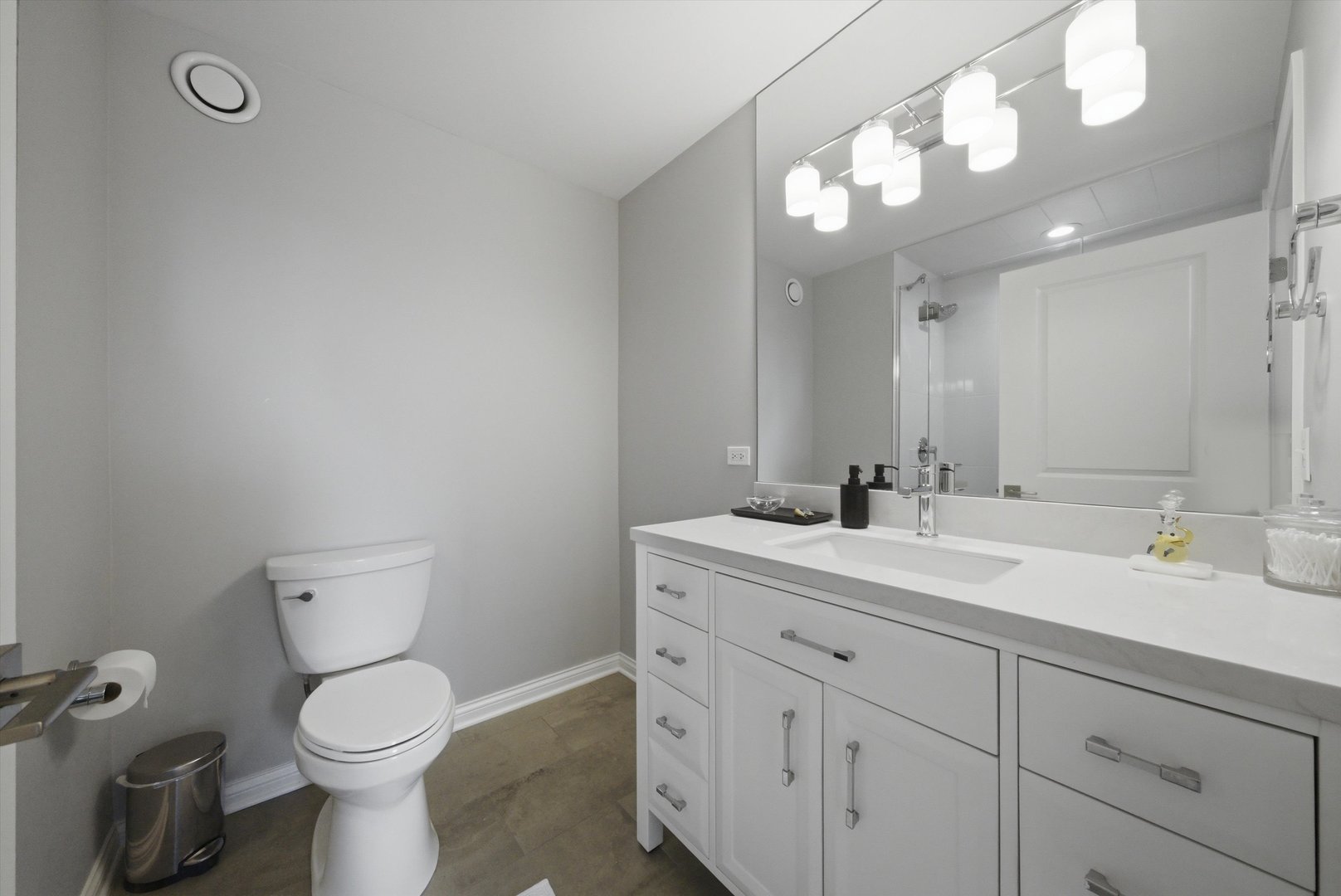 230 W Division Street Unit: 804