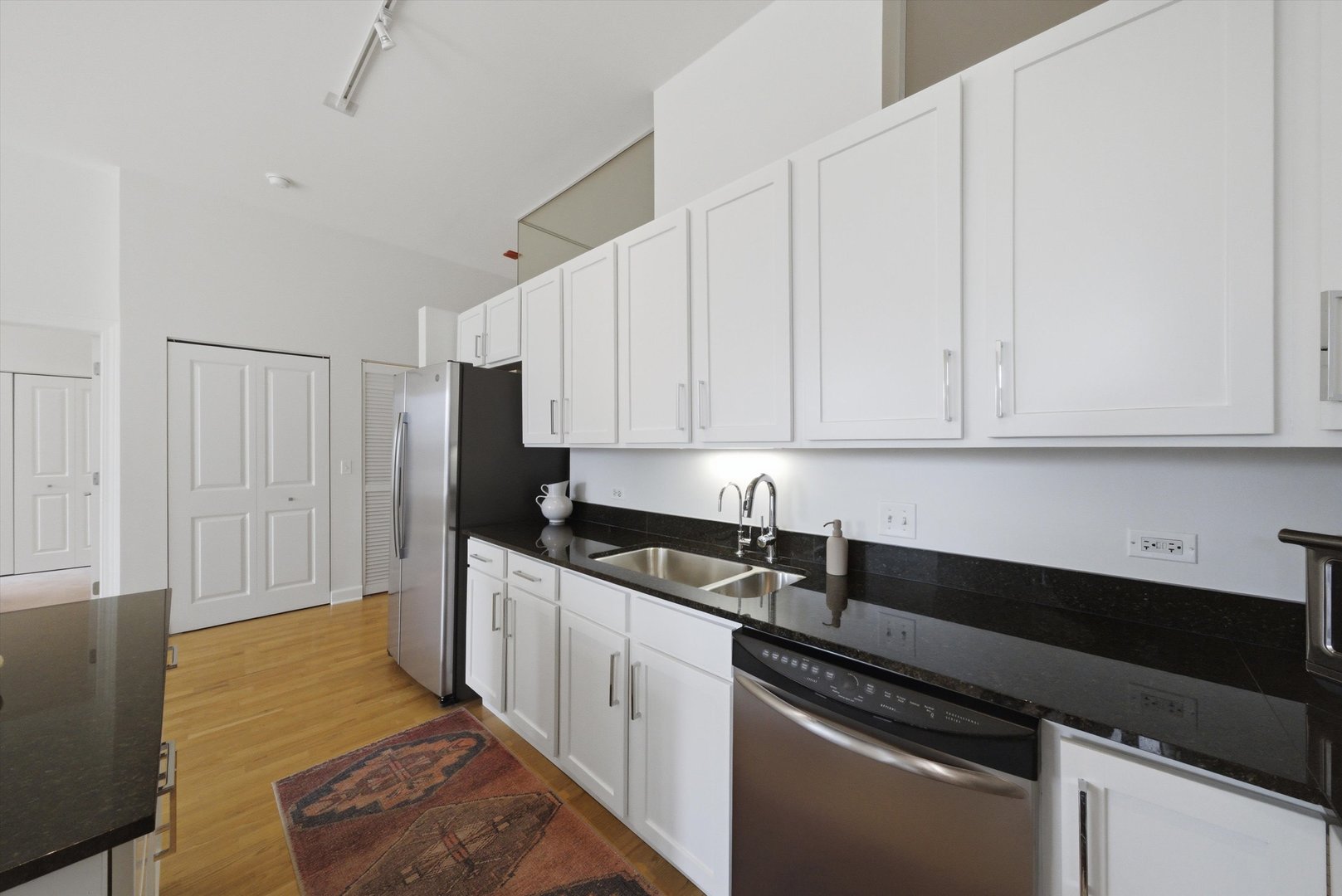 230 W Division Street Unit: 804