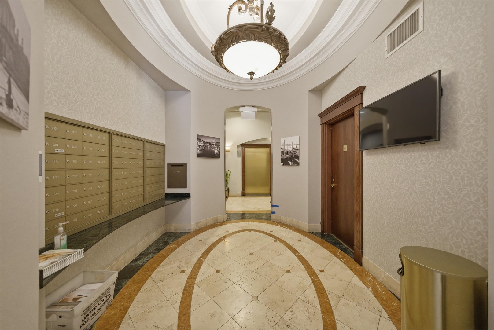 230 W Division Street Unit: 804