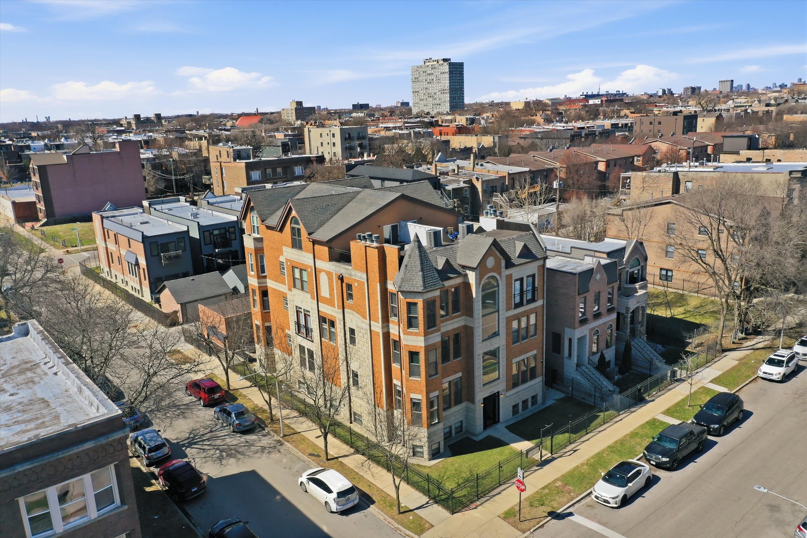 4956 S Champlain Avenue Unit: 1S