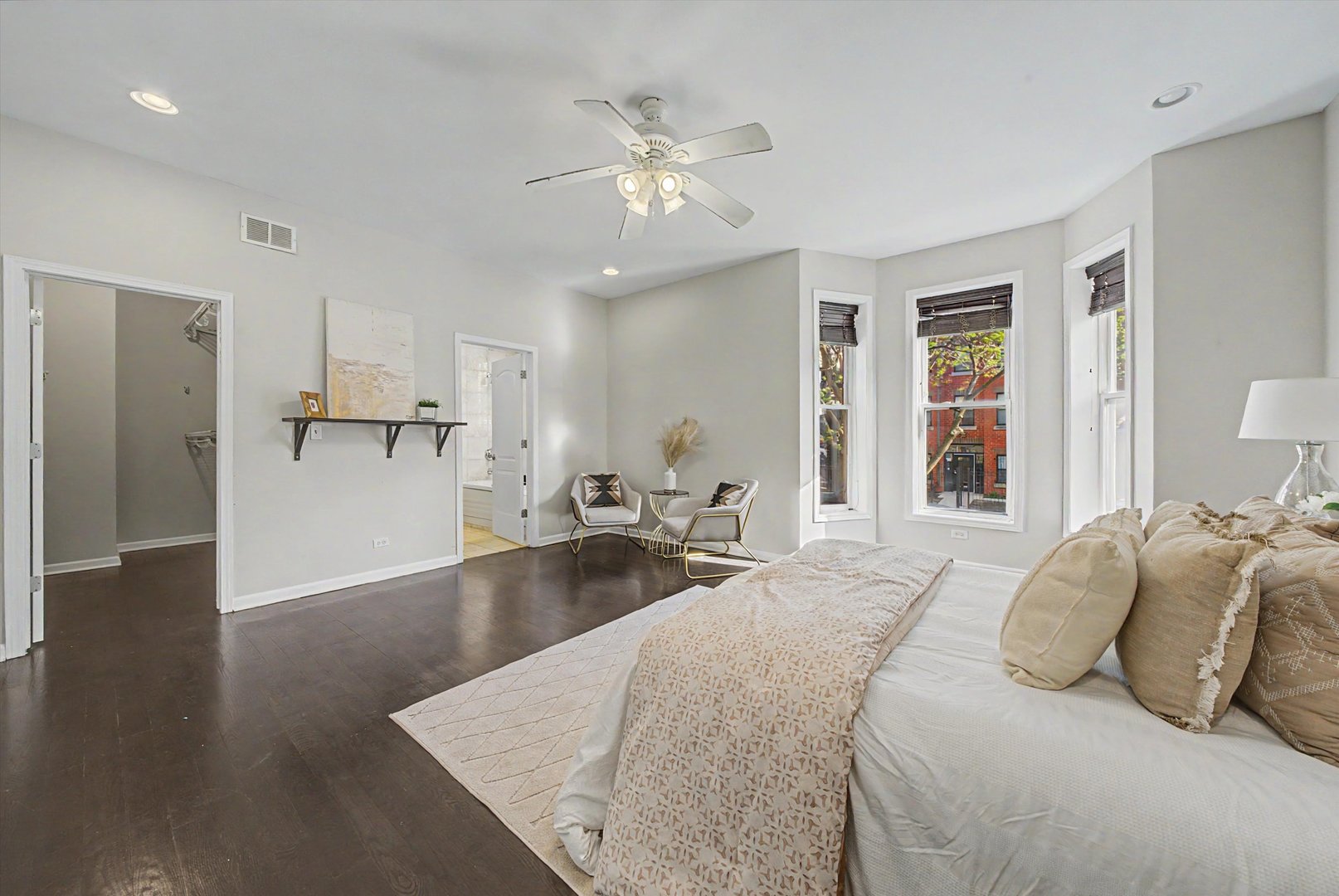 4956 S Champlain Avenue Unit: 1S