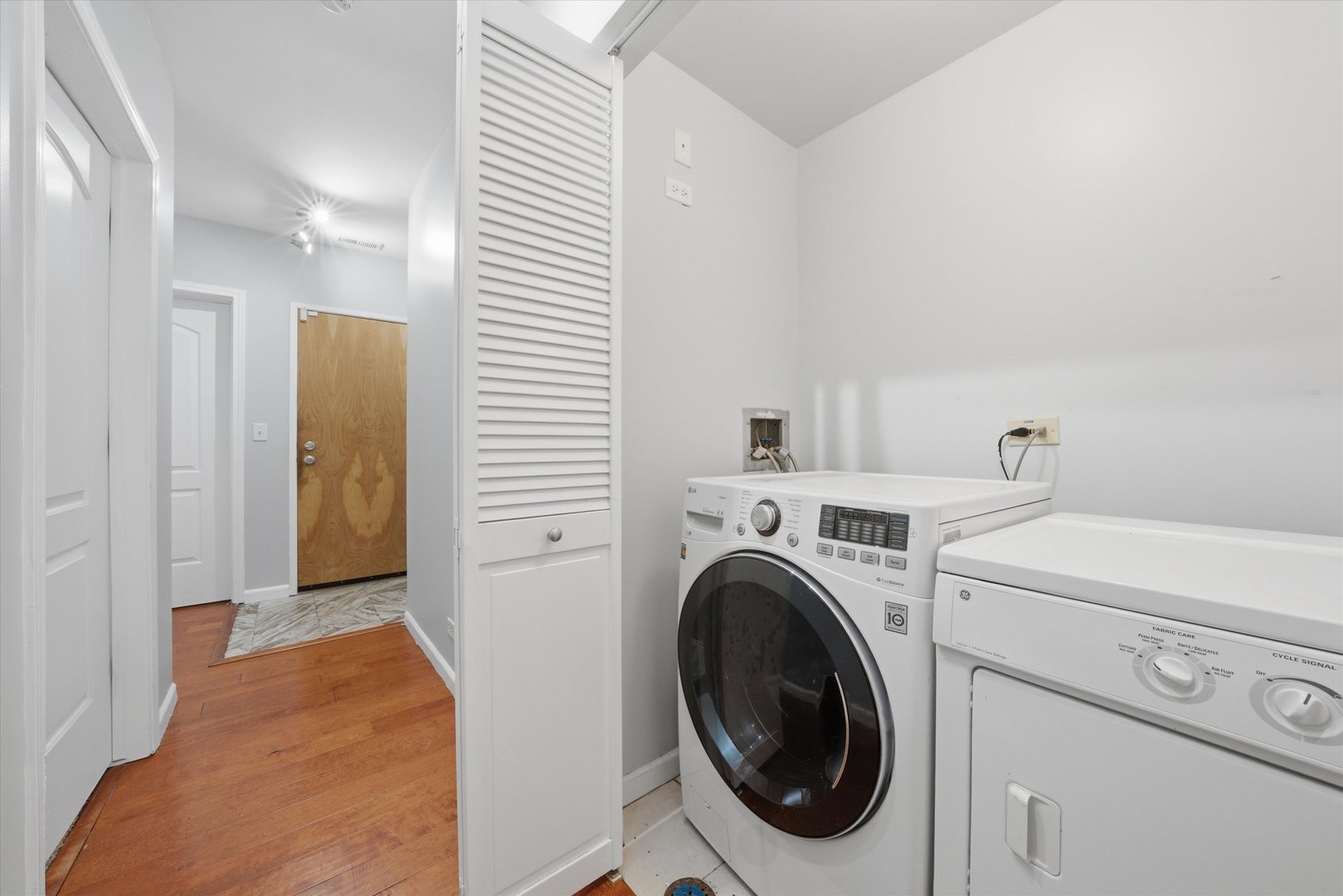 4956 S Champlain Avenue Unit: 1S