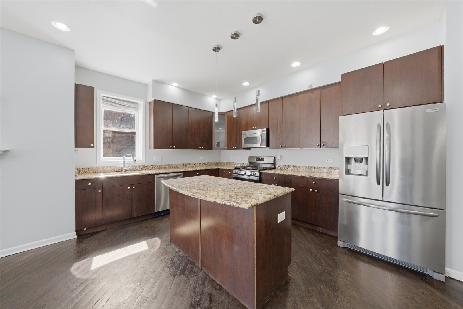 4956 S Champlain Avenue Unit: 1S