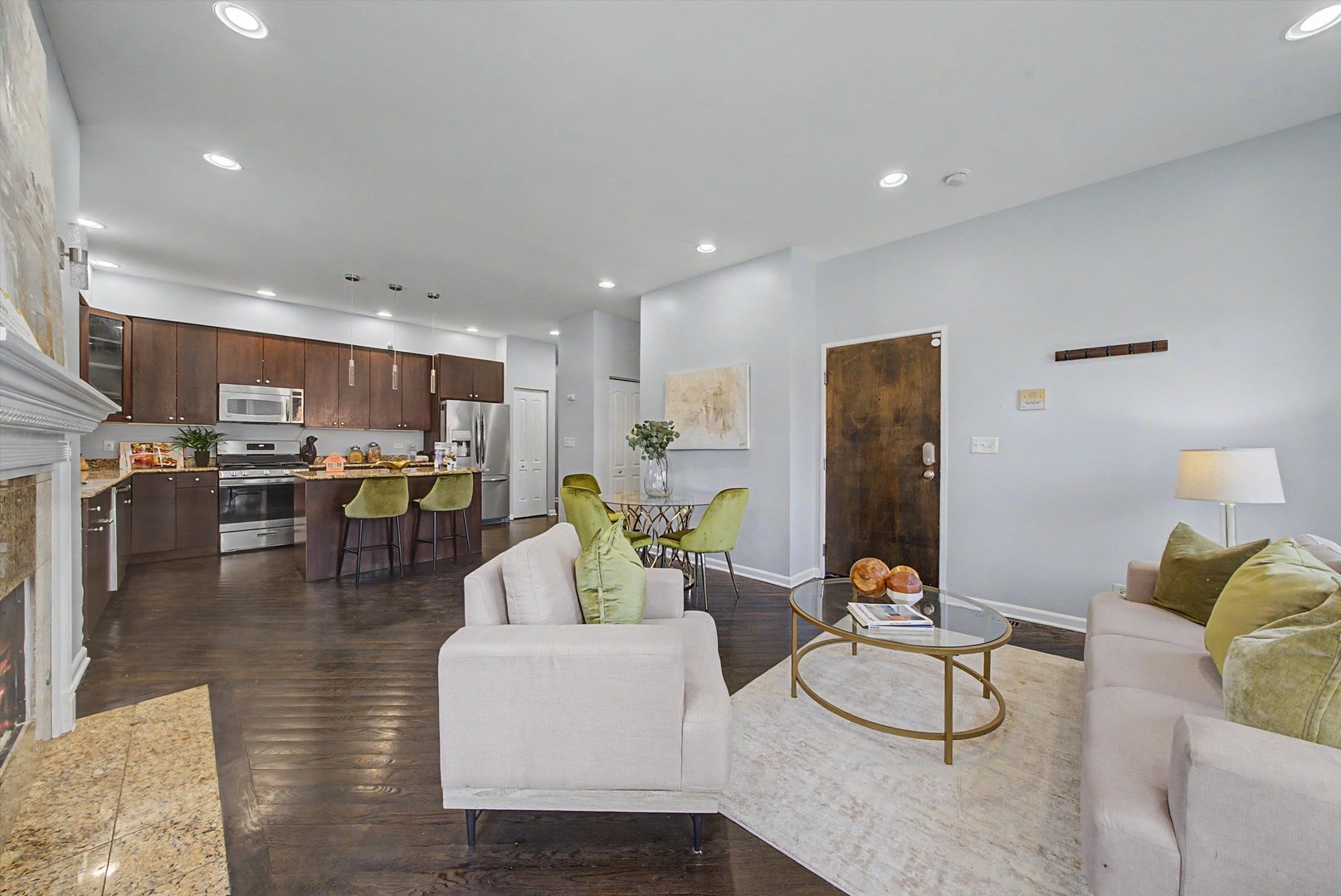 4956 S Champlain Avenue Unit: 1S