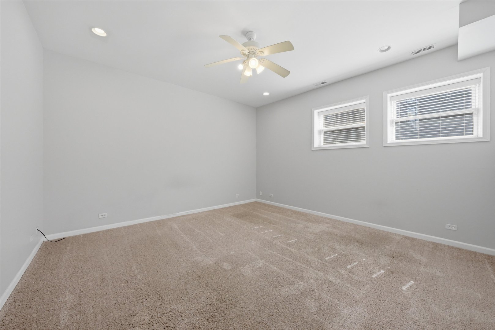4956 S Champlain Avenue Unit: 1S
