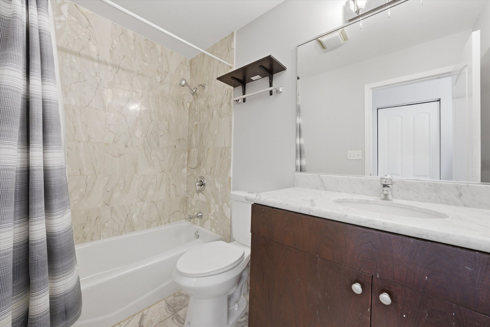 4956 S Champlain Avenue Unit: 1S