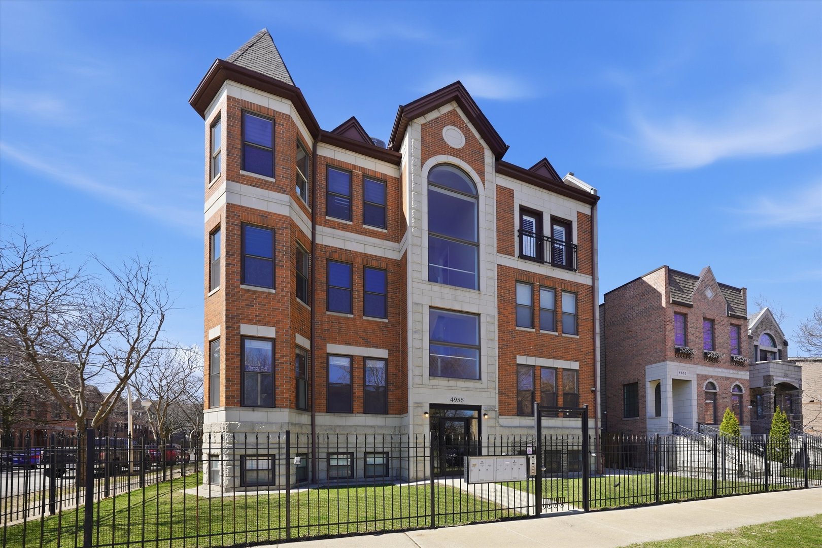 4956 S Champlain Avenue Unit: 1S