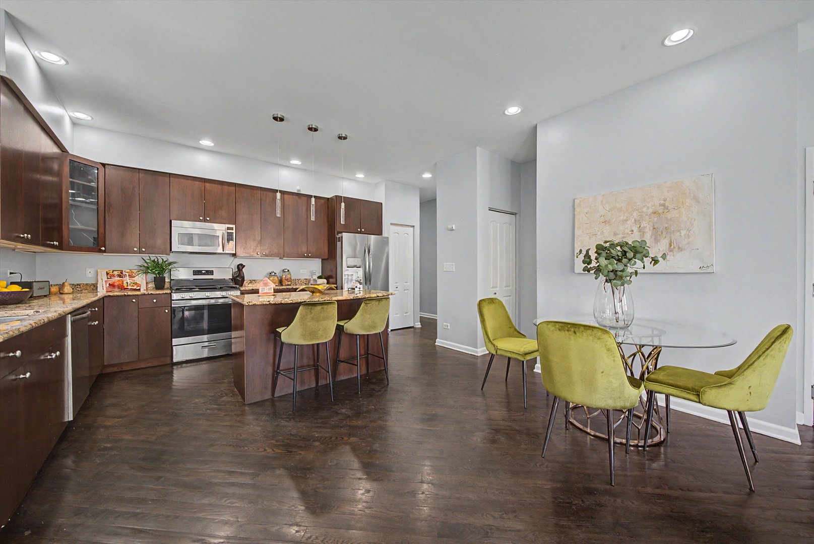 4956 S Champlain Avenue Unit: 1S
