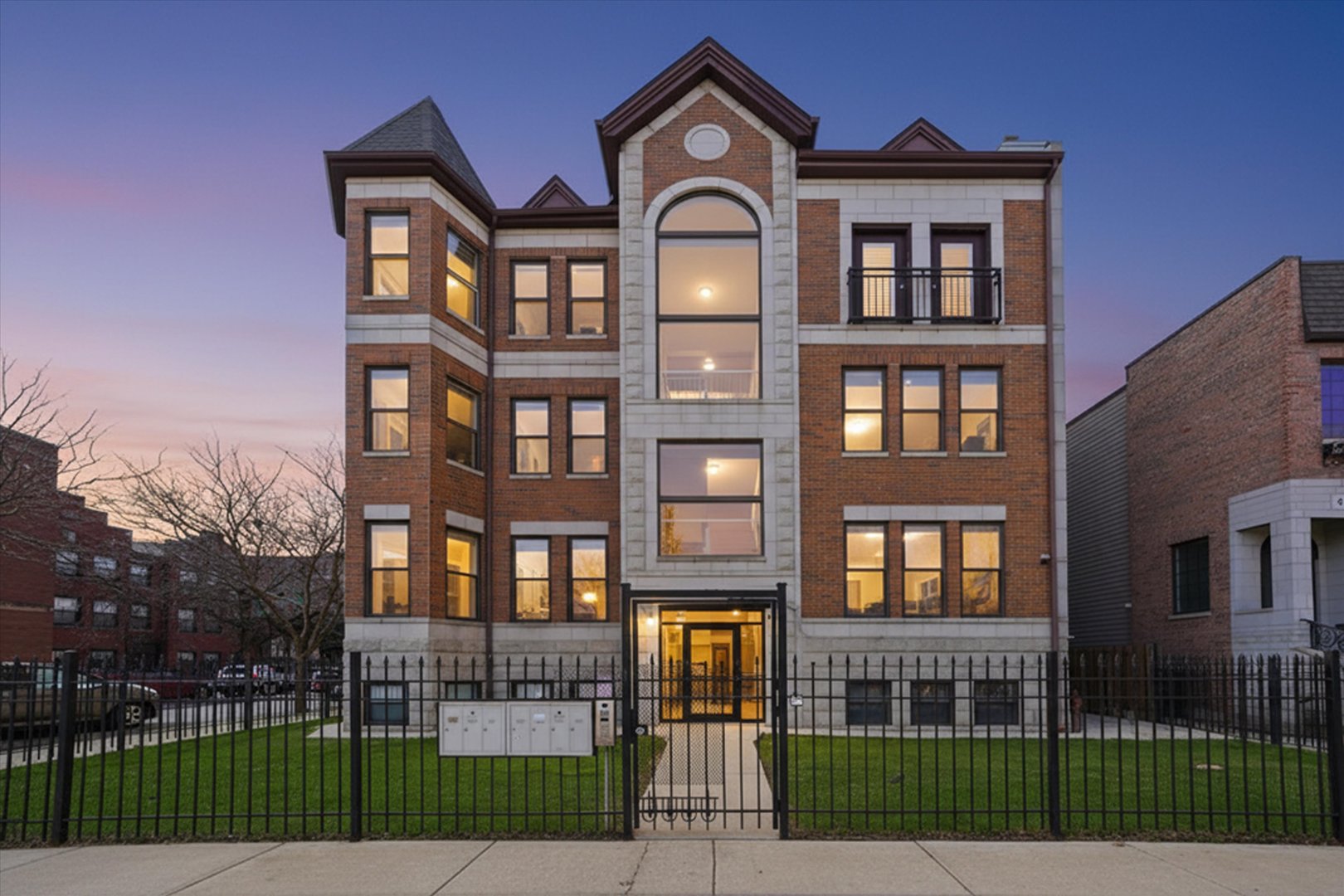 4956 S Champlain Avenue Unit: 1S