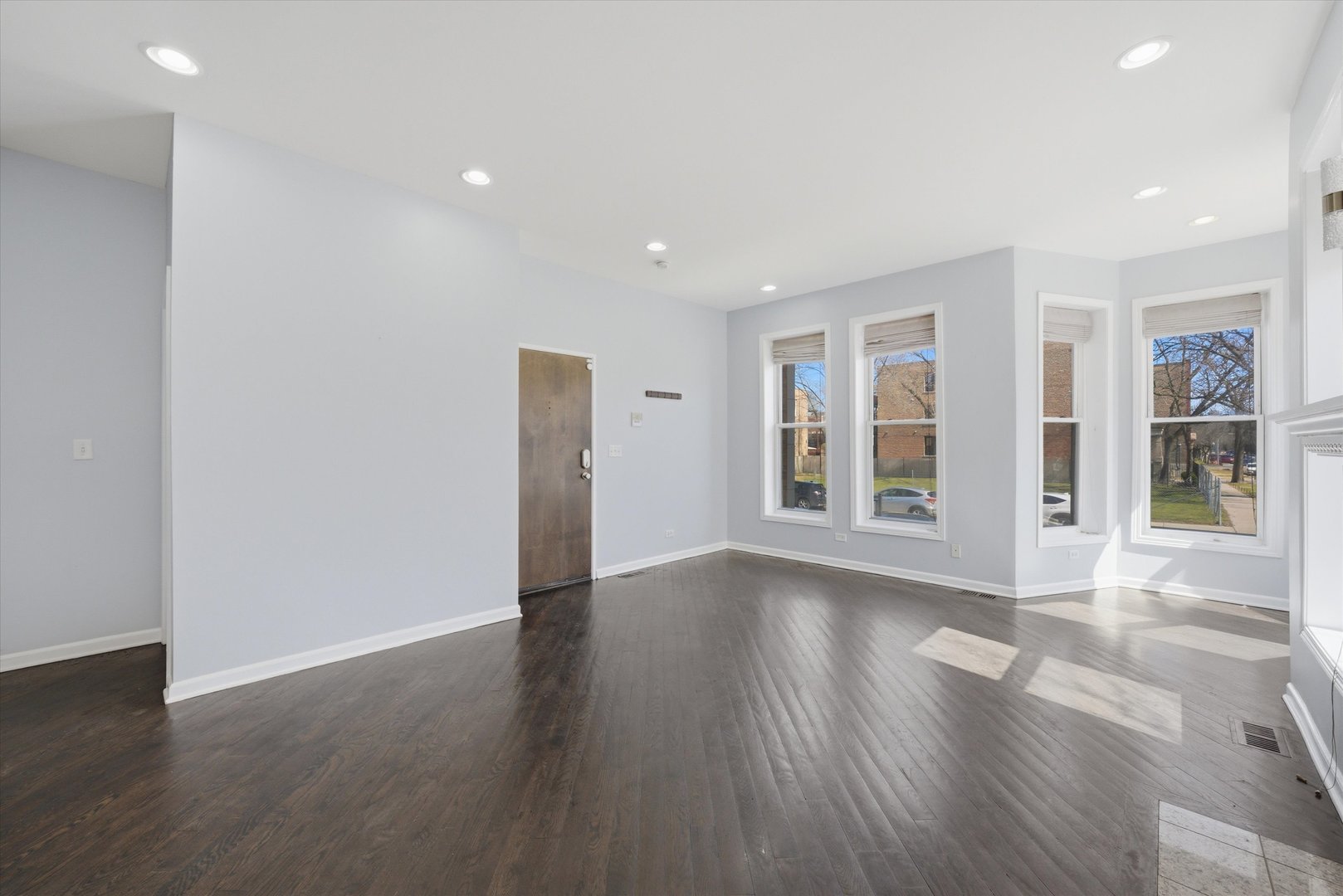 4956 S Champlain Avenue Unit: 1S