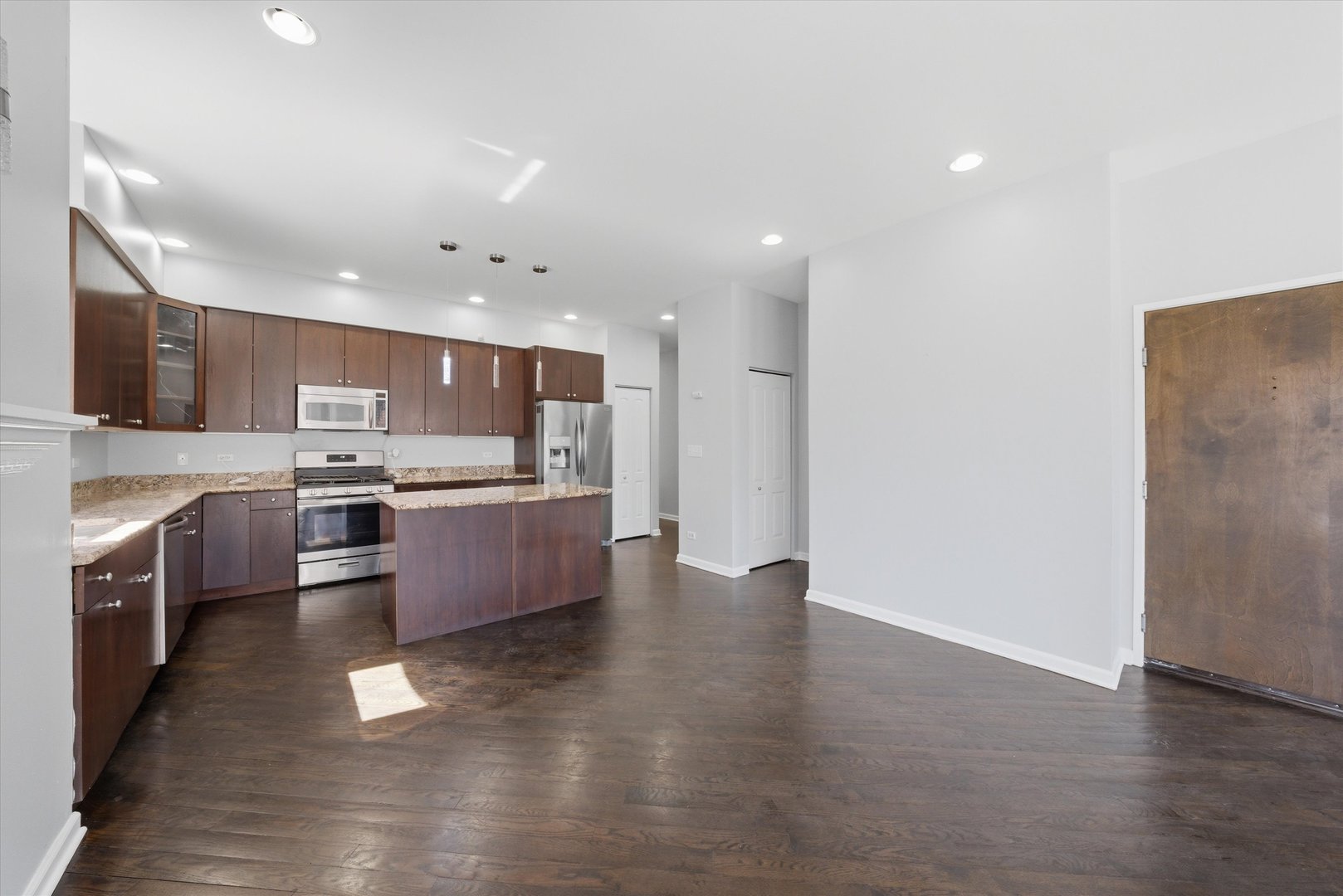 4956 S Champlain Avenue Unit: 1S