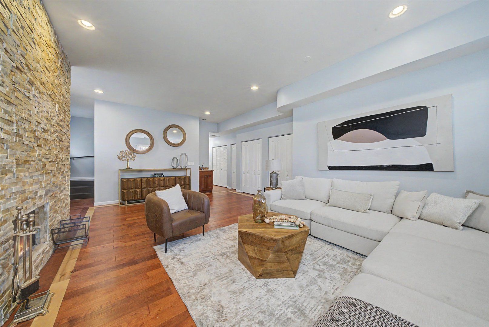 4956 S Champlain Avenue Unit: 1S