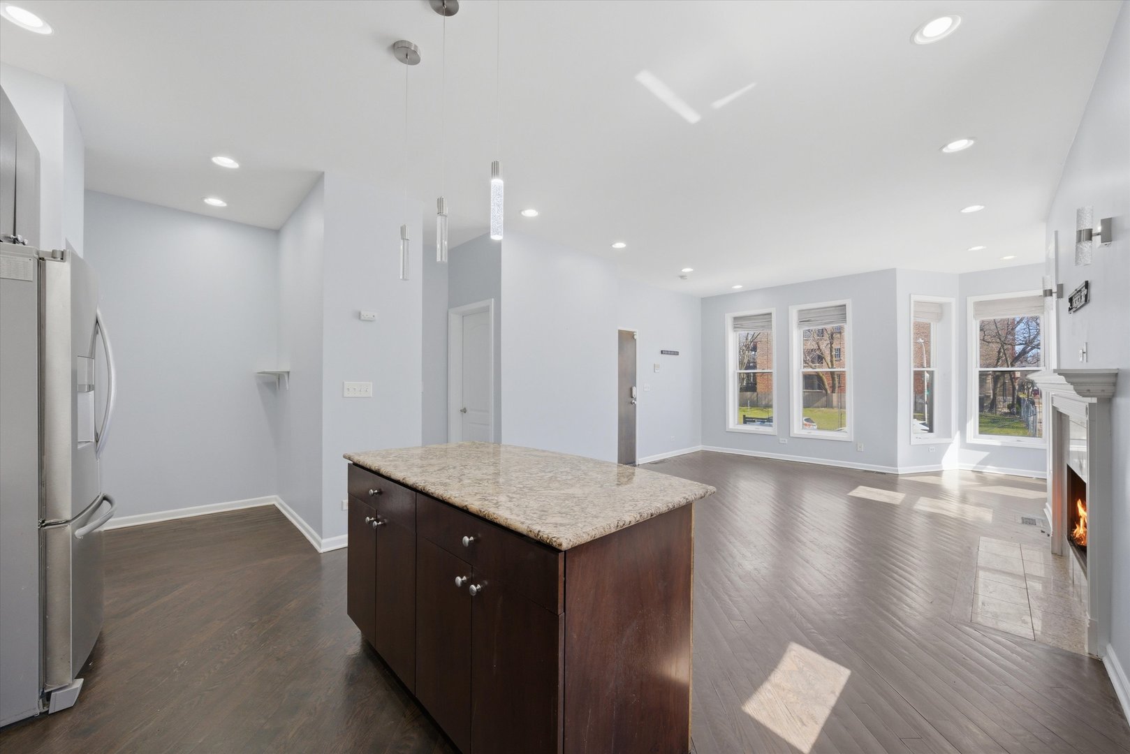 4956 S Champlain Avenue Unit: 1S