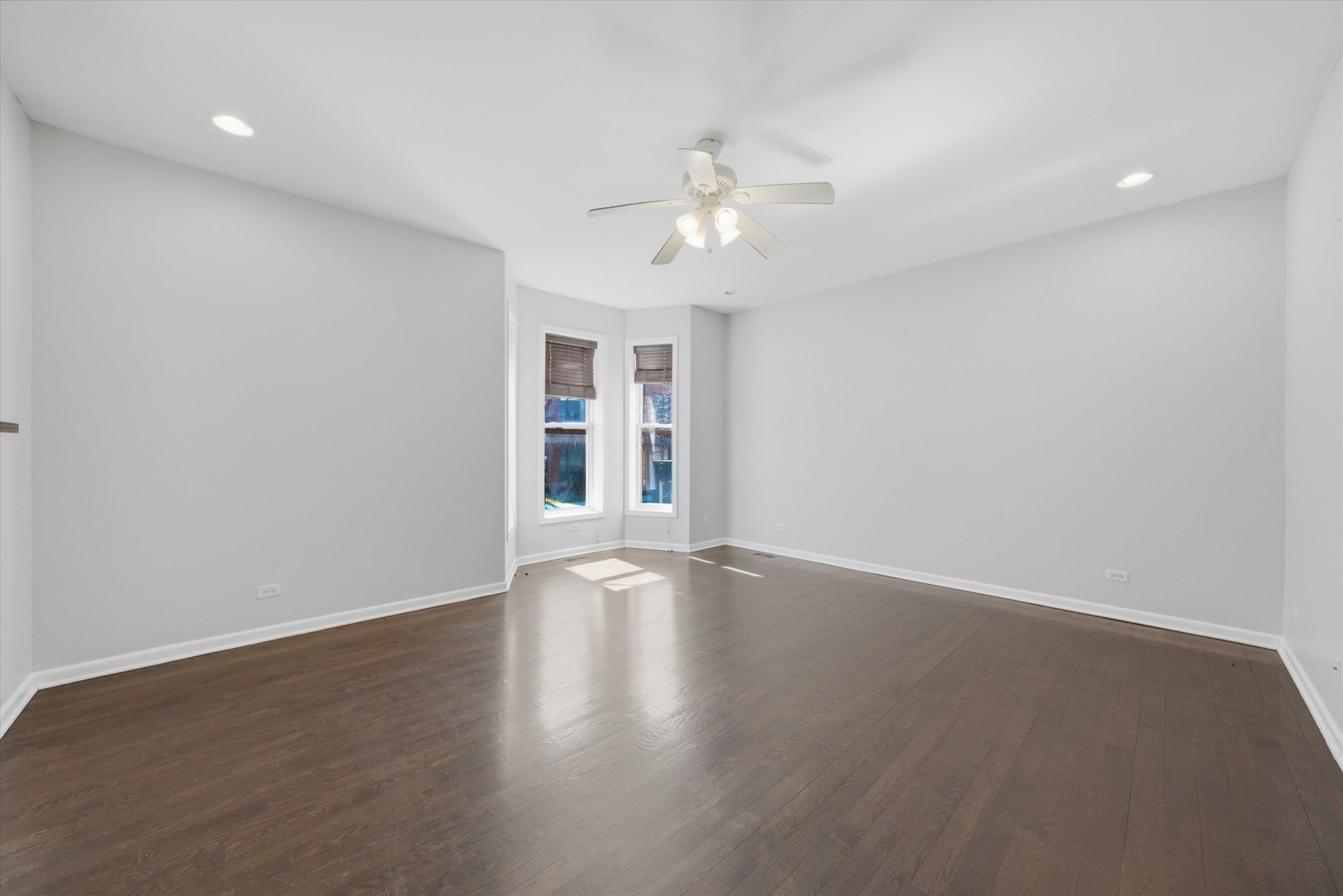4956 S Champlain Avenue Unit: 1S