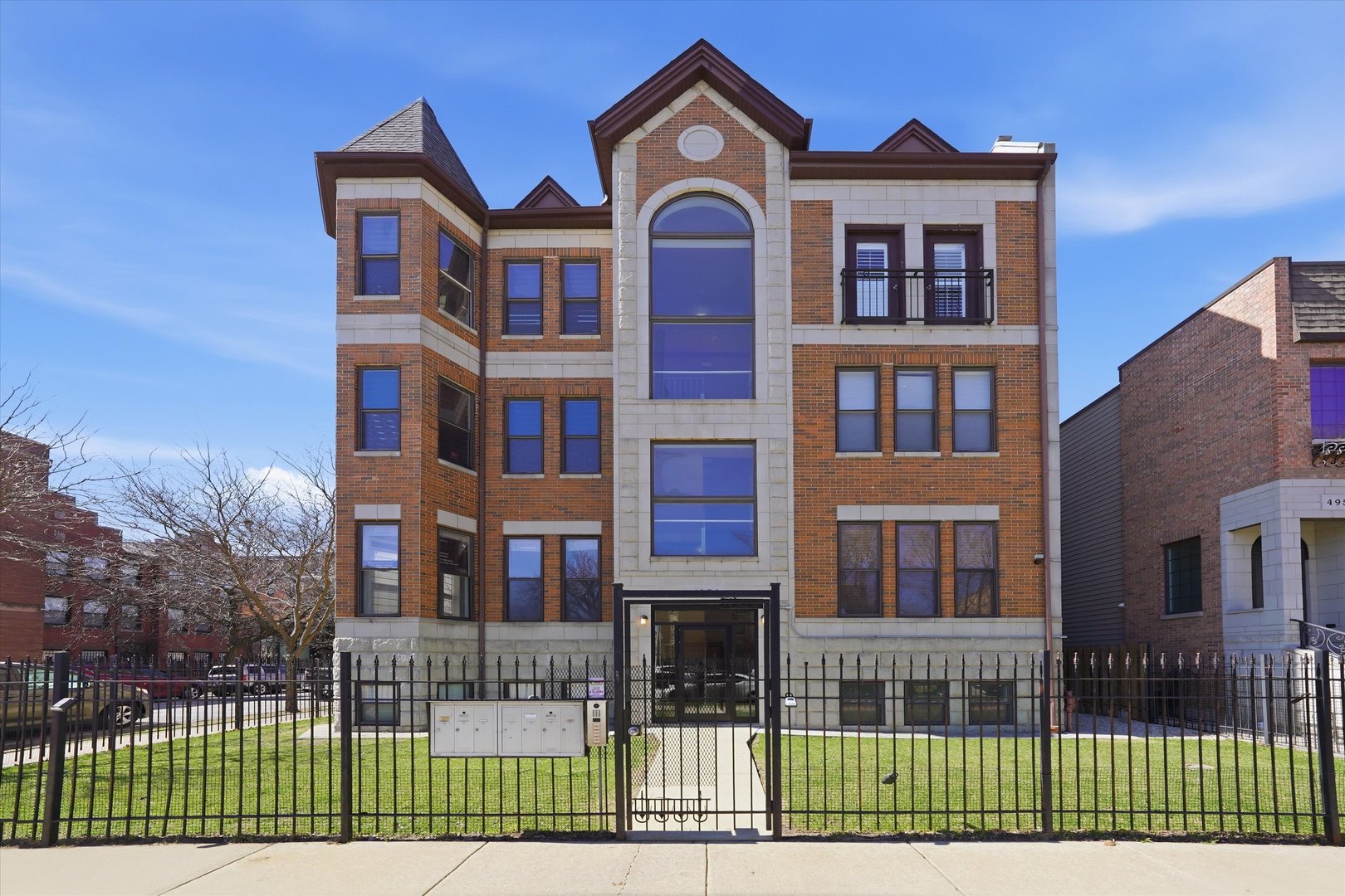 4956 S Champlain Avenue Unit: 1S