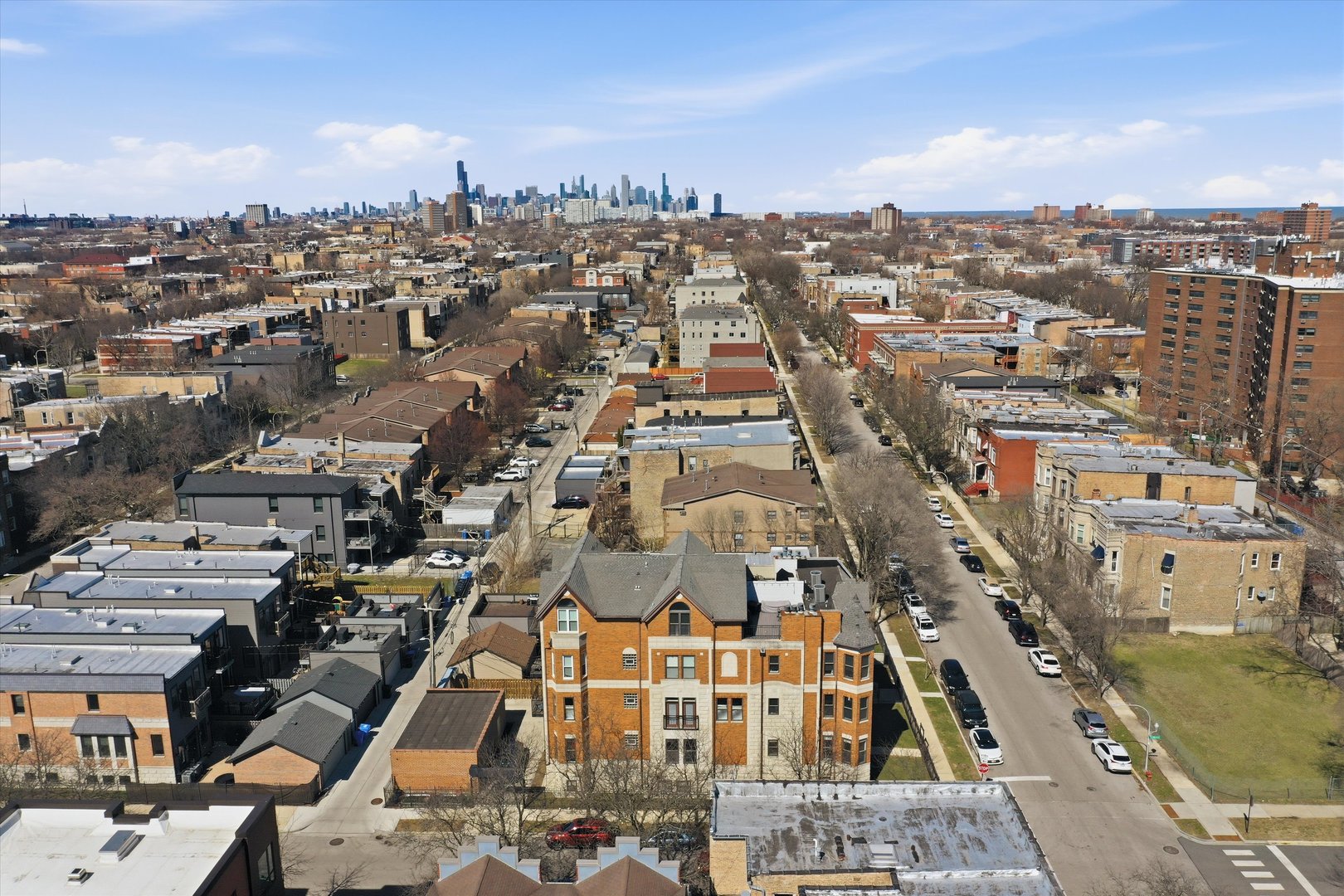 4956 S Champlain Avenue Unit: 1S