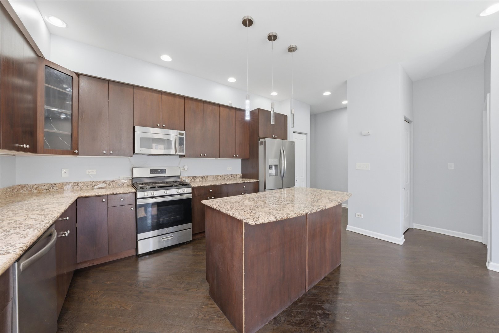 4956 S Champlain Avenue Unit: 1S