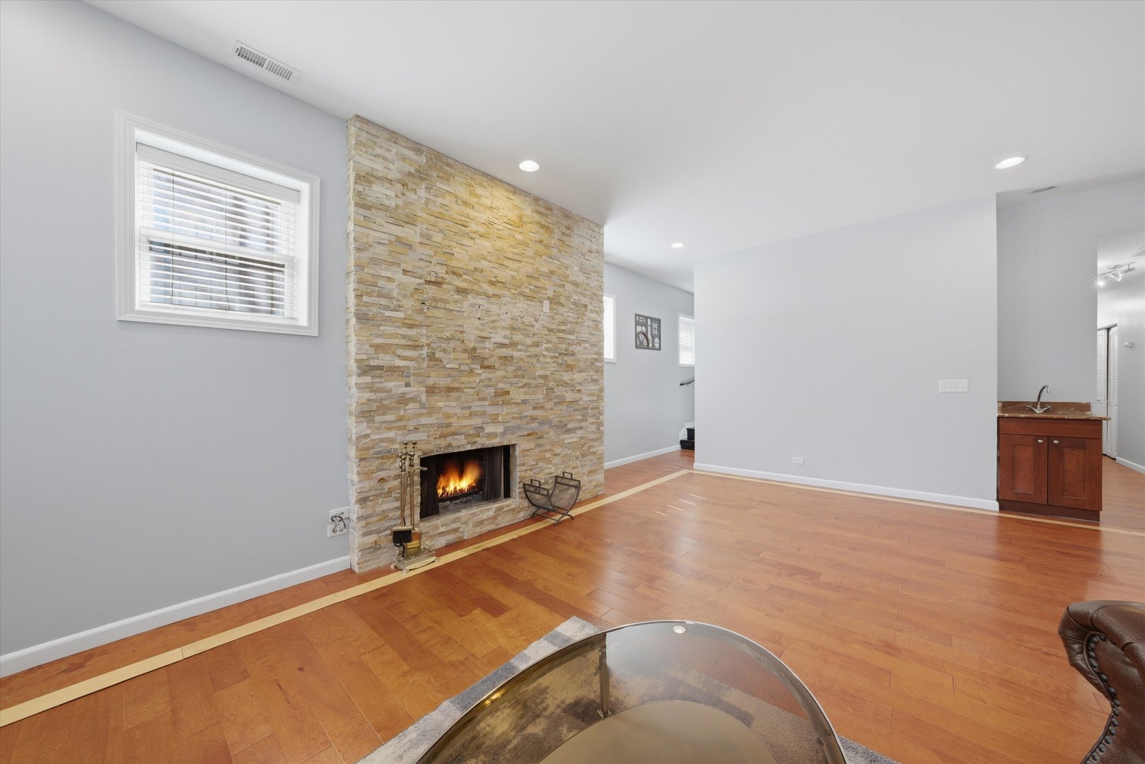 4956 S Champlain Avenue Unit: 1S