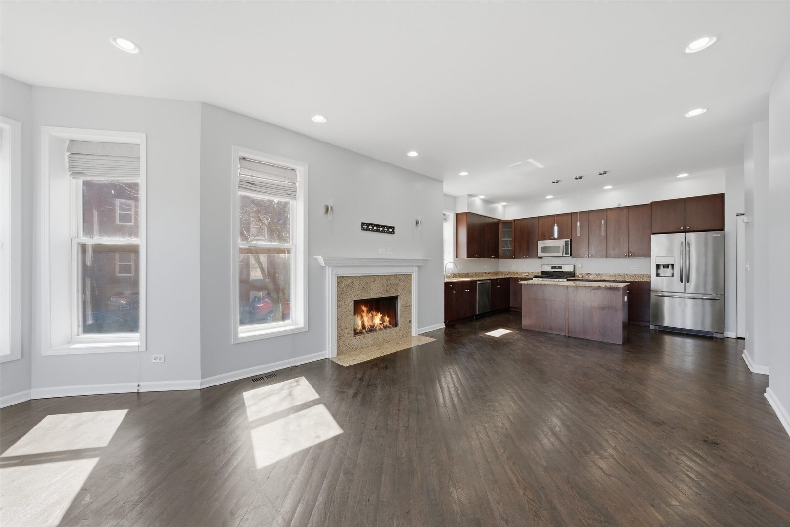 4956 S Champlain Avenue Unit: 1S