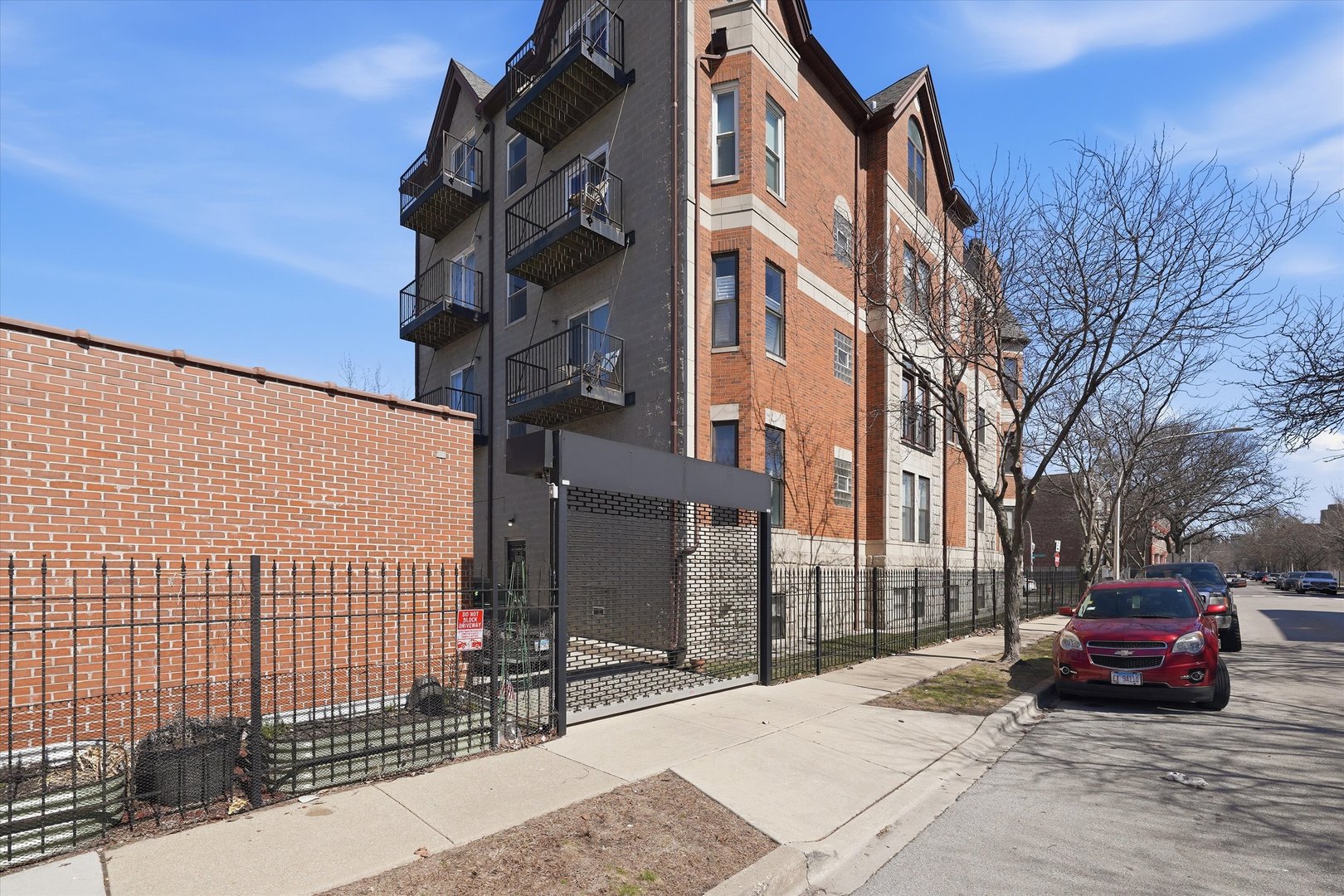 4956 S Champlain Avenue Unit: 1S