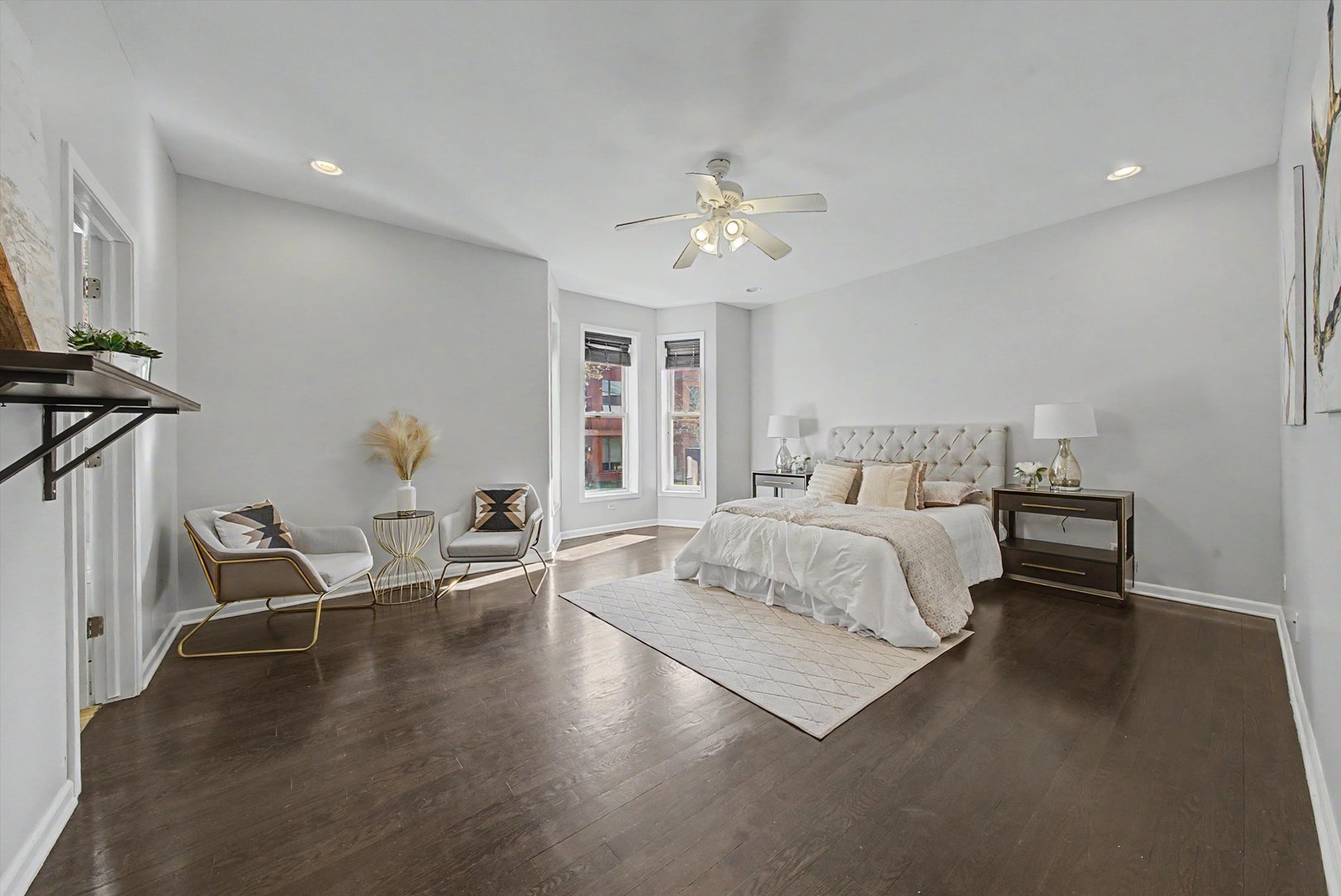 4956 S Champlain Avenue Unit: 1S