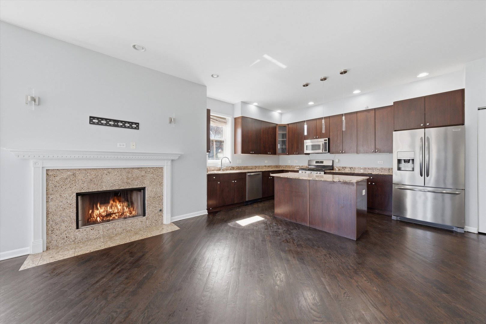 4956 S Champlain Avenue Unit: 1S