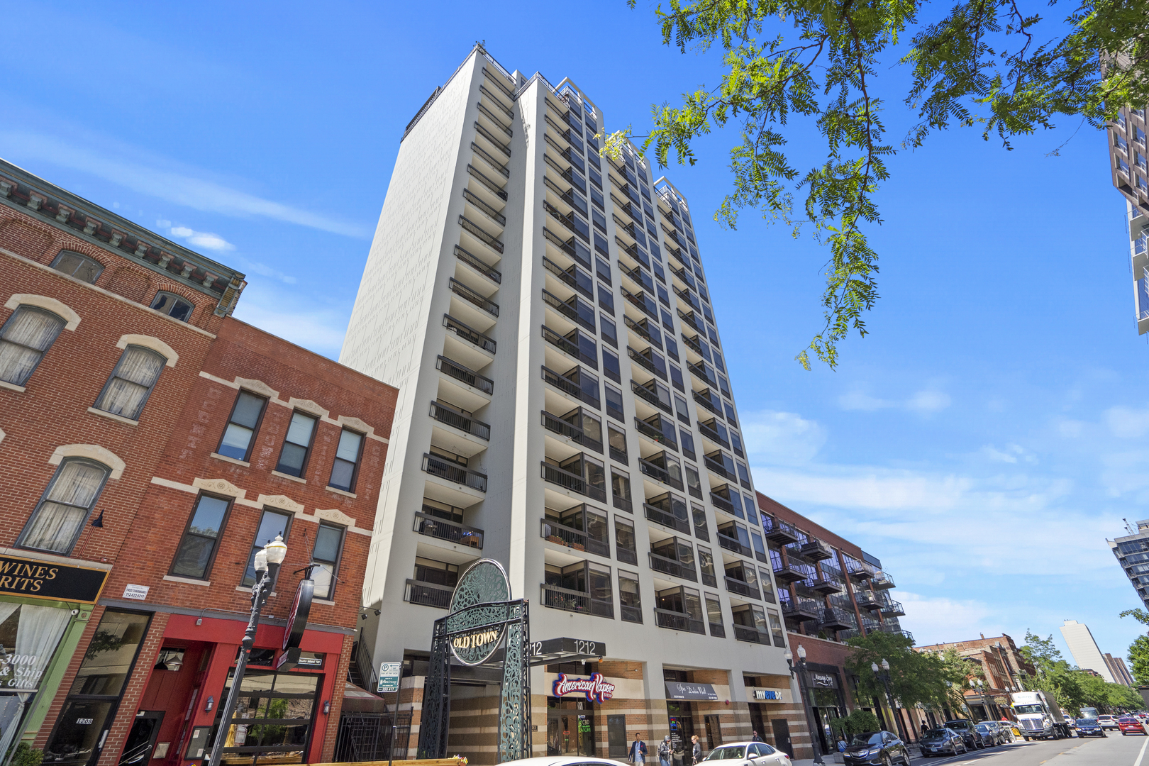 1212 N WELLS Street Unit: 302