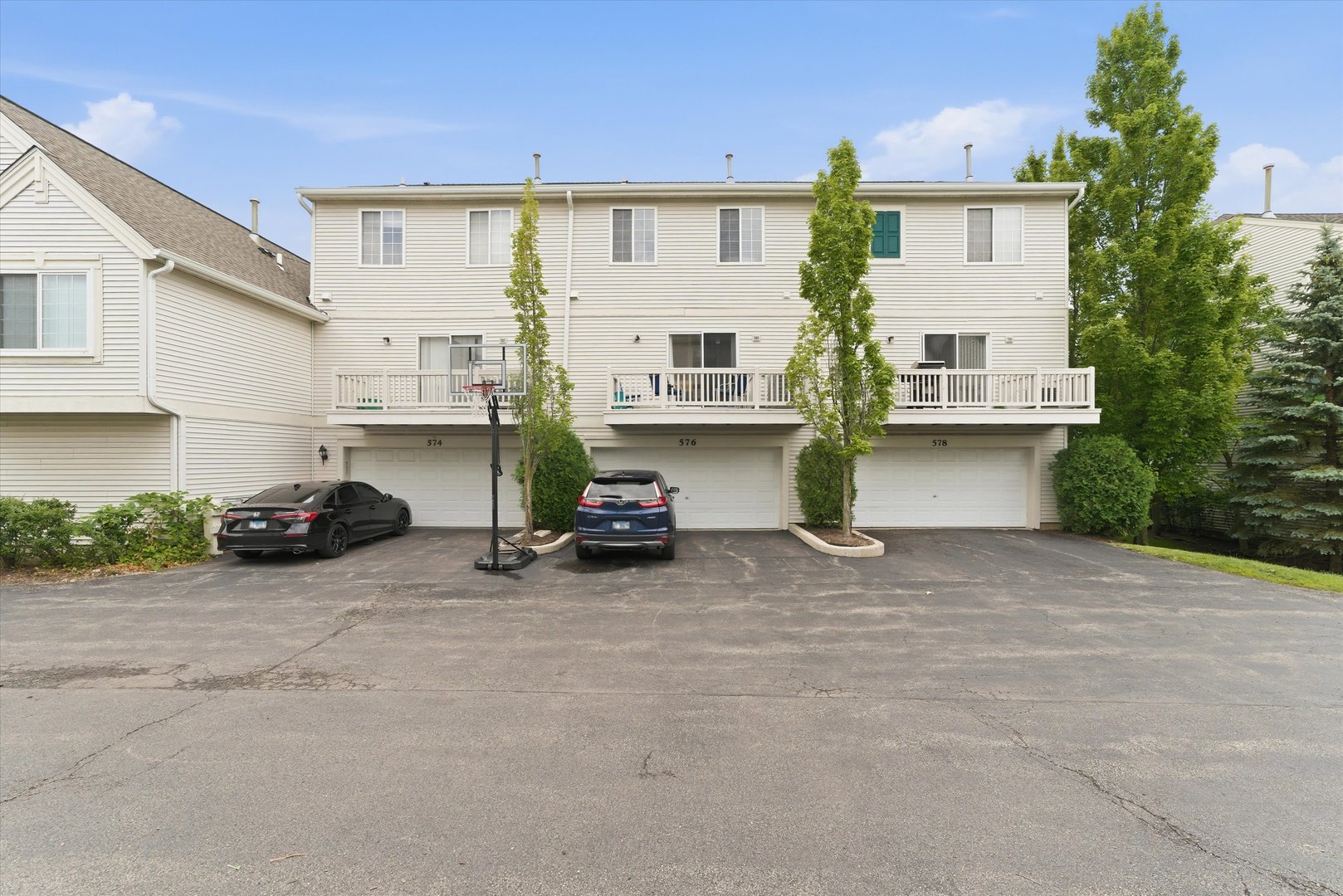 576 S Rosehall Lane