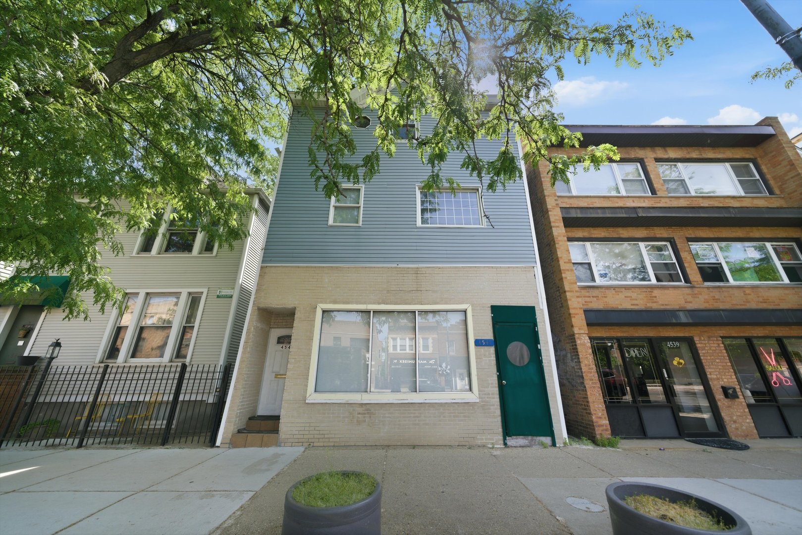 4541 N Western Avenue Unit: 2