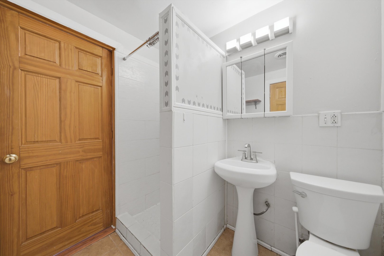 4541 N Western Avenue Unit: 2