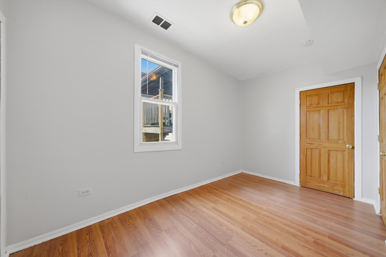 4541 N Western Avenue Unit: 2