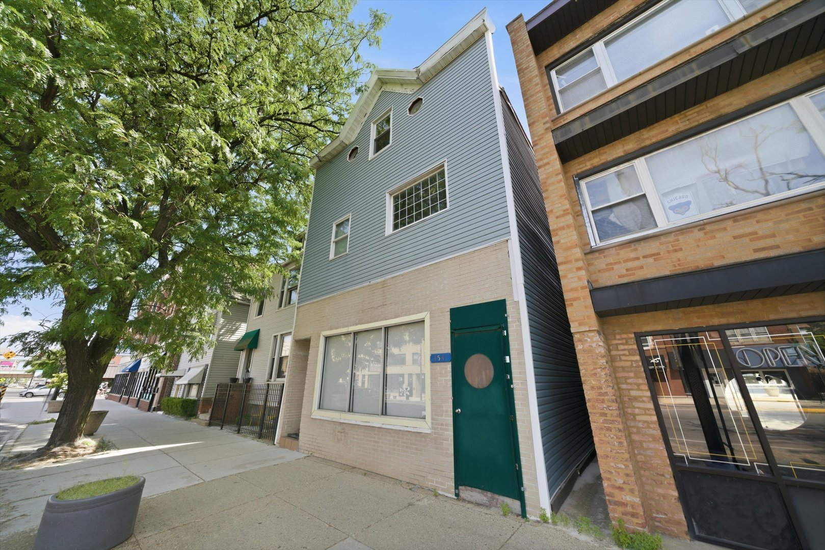 4541 N Western Avenue Unit: 2