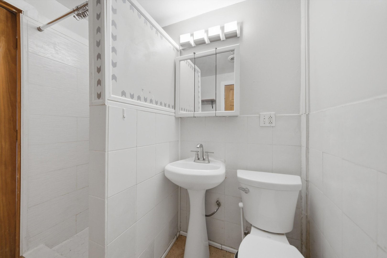 4541 N Western Avenue Unit: 2