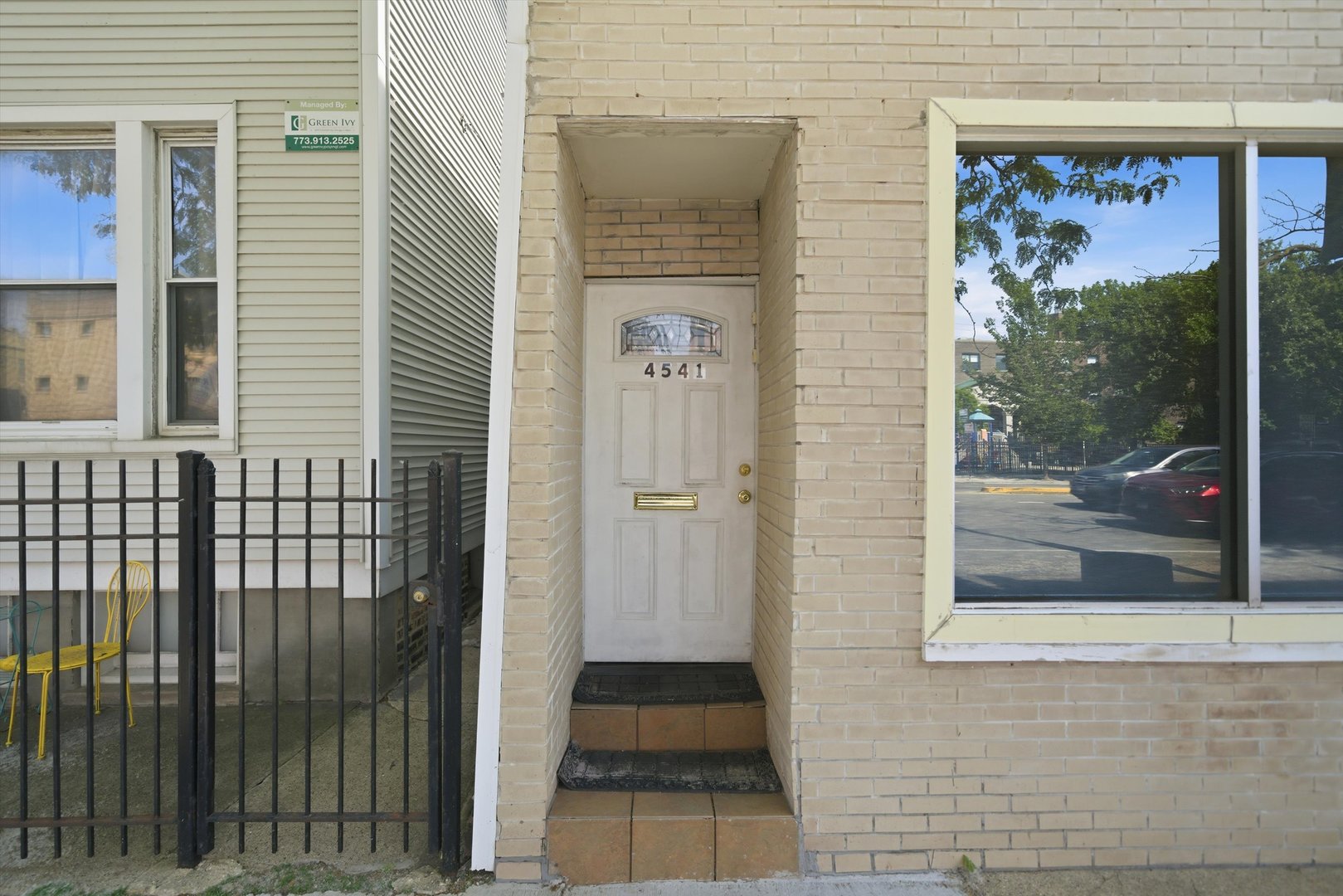 4541 N Western Avenue Unit: 2