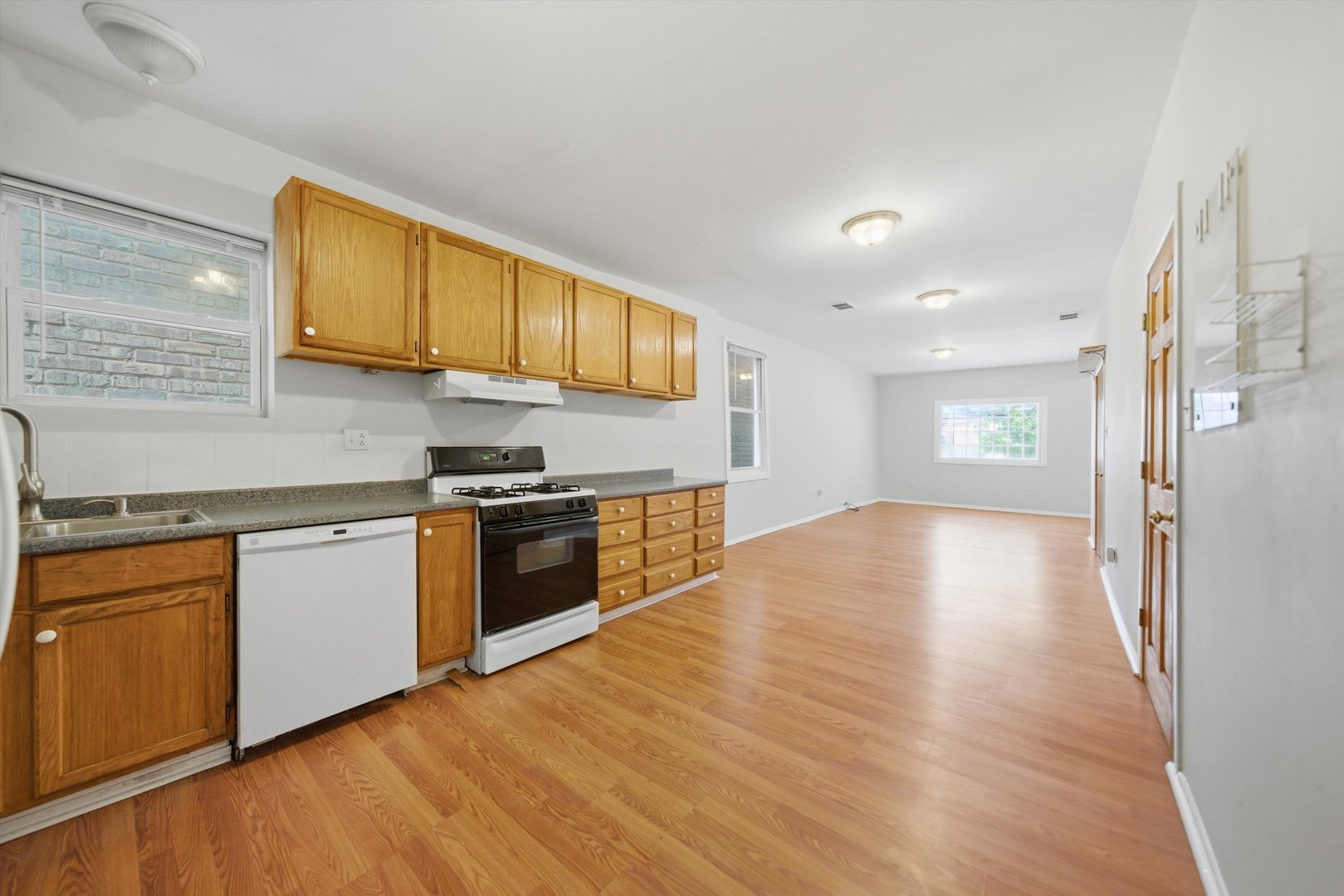 4541 N Western Avenue Unit: 2