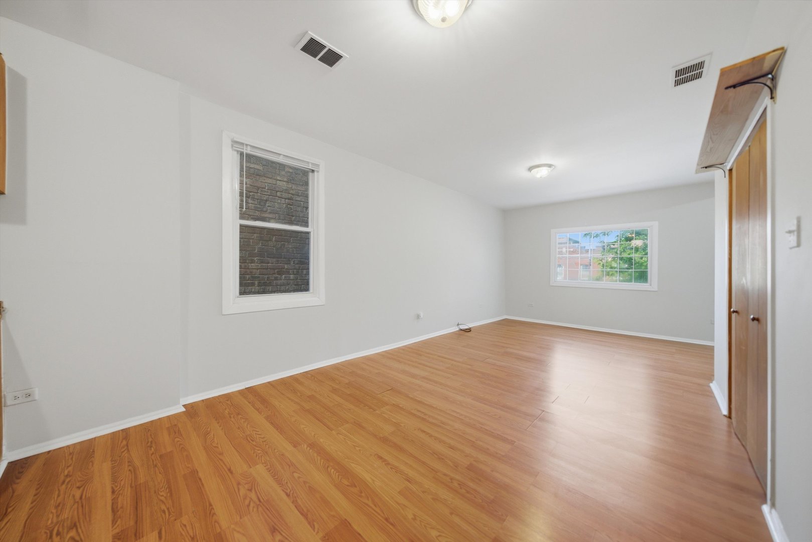 4541 N Western Avenue Unit: 2