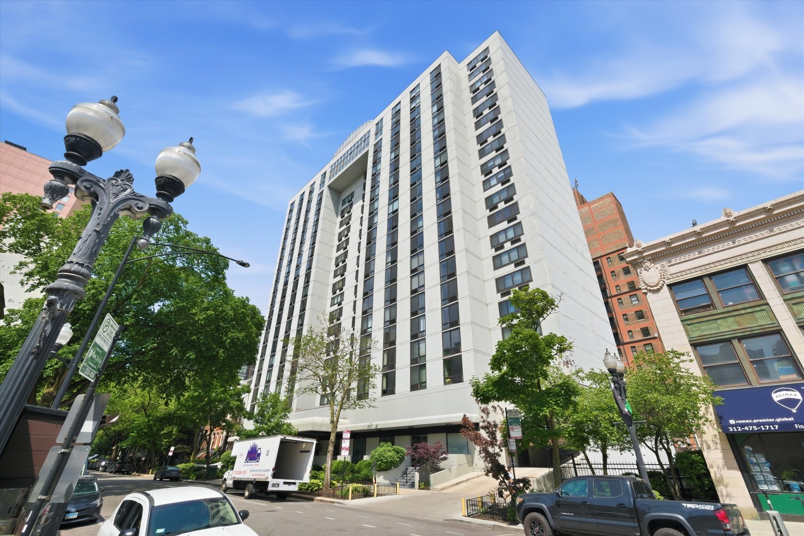 1221 N Dearborn Street Unit: 608S