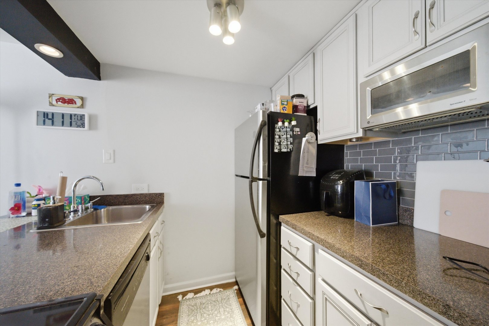 1221 N Dearborn Street Unit: 608S