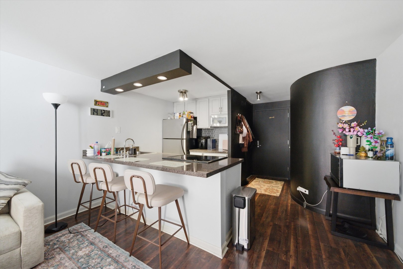 1221 N Dearborn Street Unit: 608S