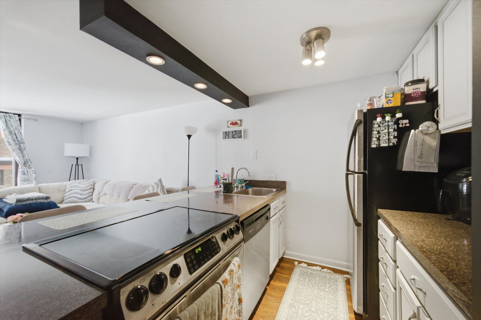 1221 N Dearborn Street Unit: 608S