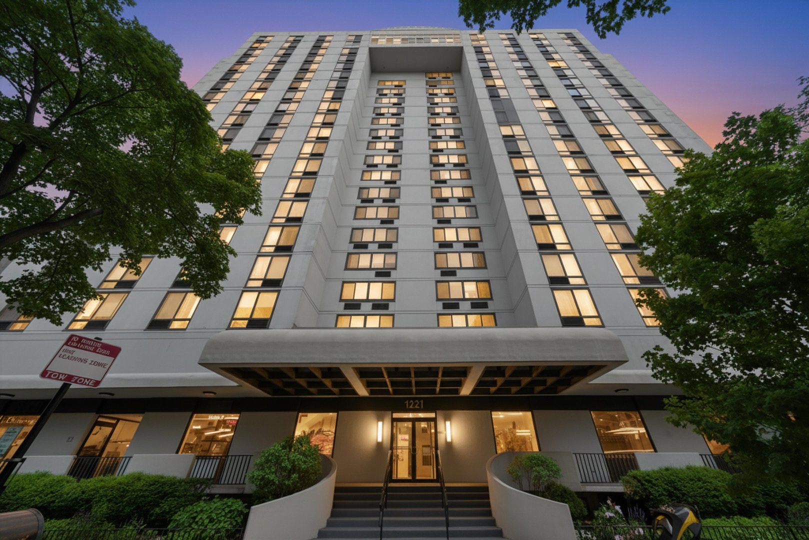 1221 N Dearborn Street Unit: 608S