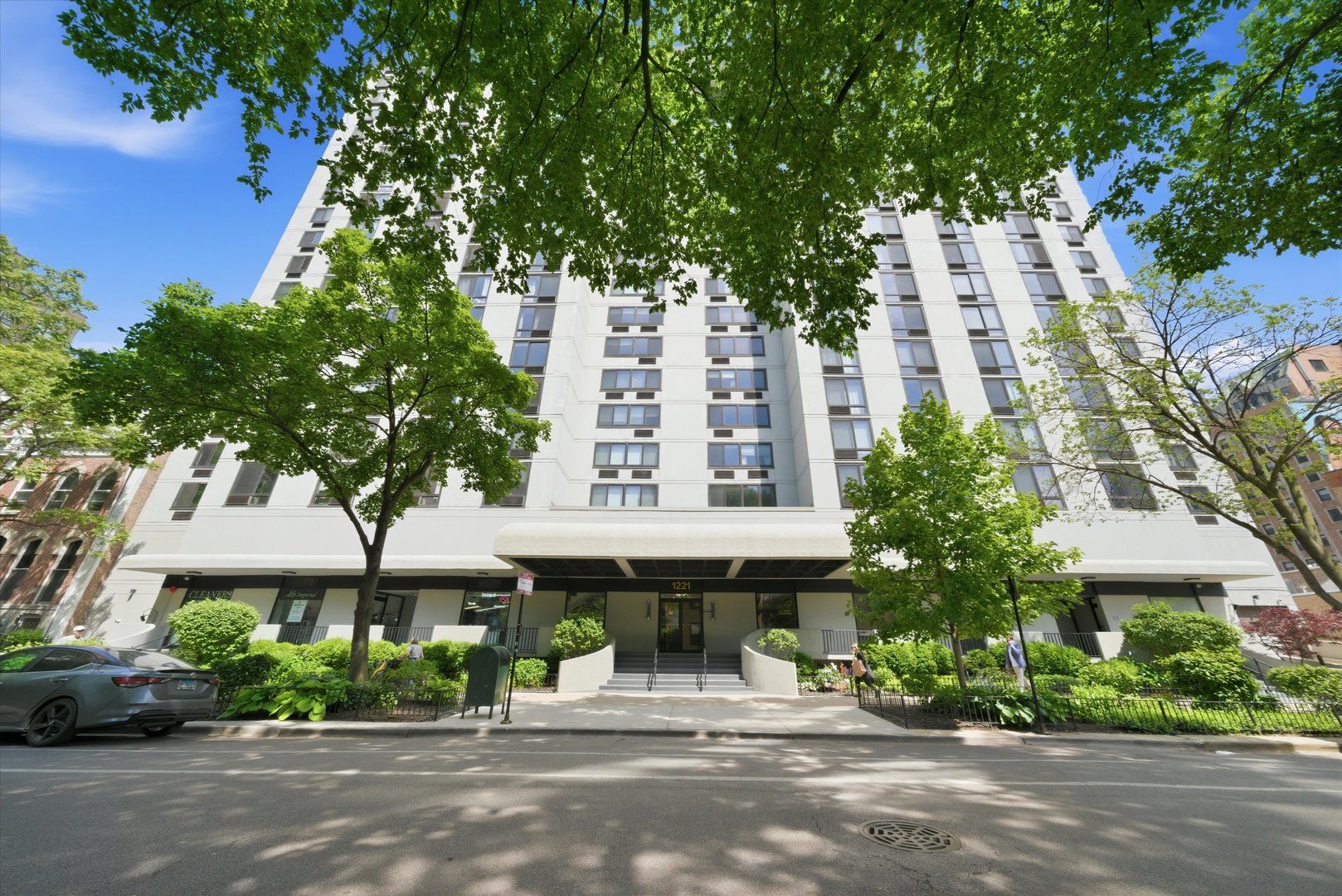 1221 N Dearborn Street Unit: 608S