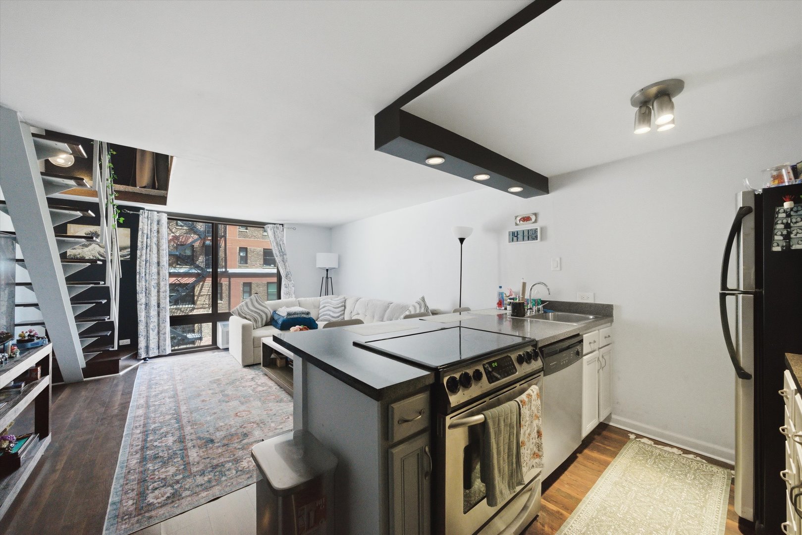 1221 N Dearborn Street Unit: 608S