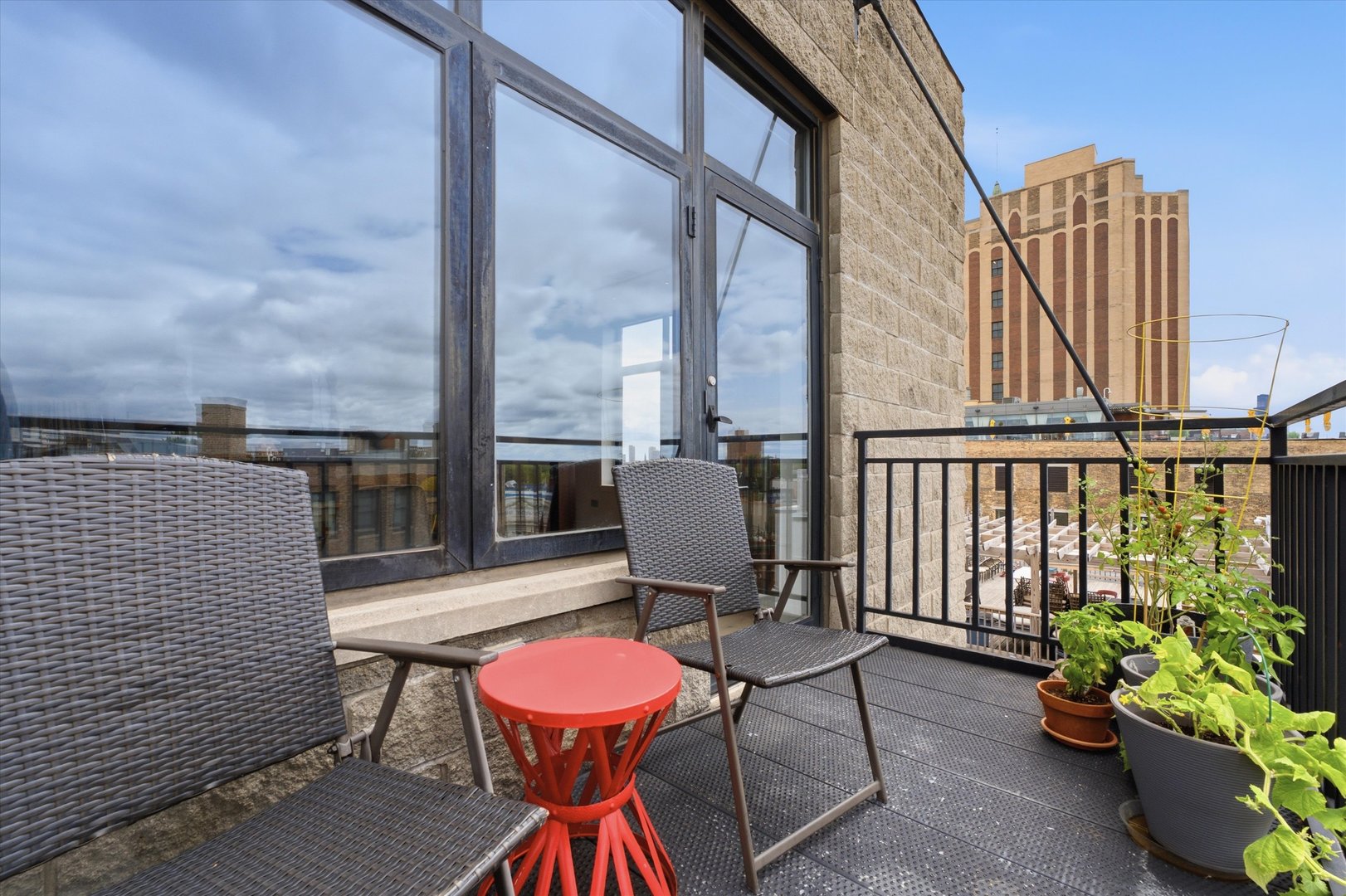 2045 W Concord Place Unit: 606