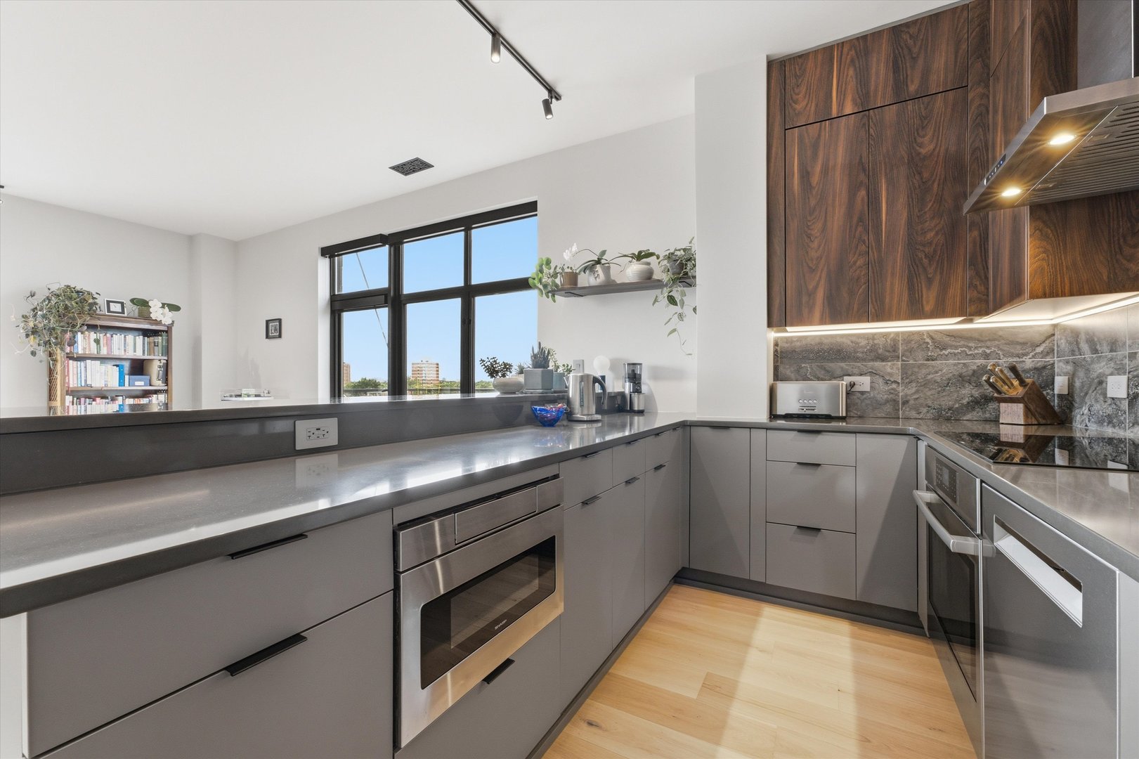 2045 W Concord Place Unit: 606