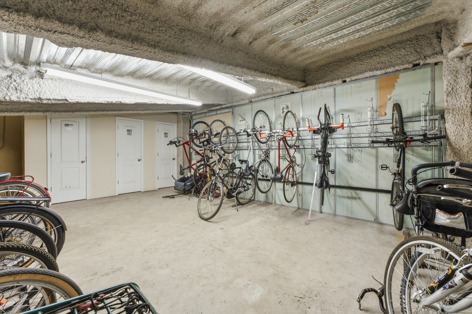 2045 W Concord Place Unit: 606