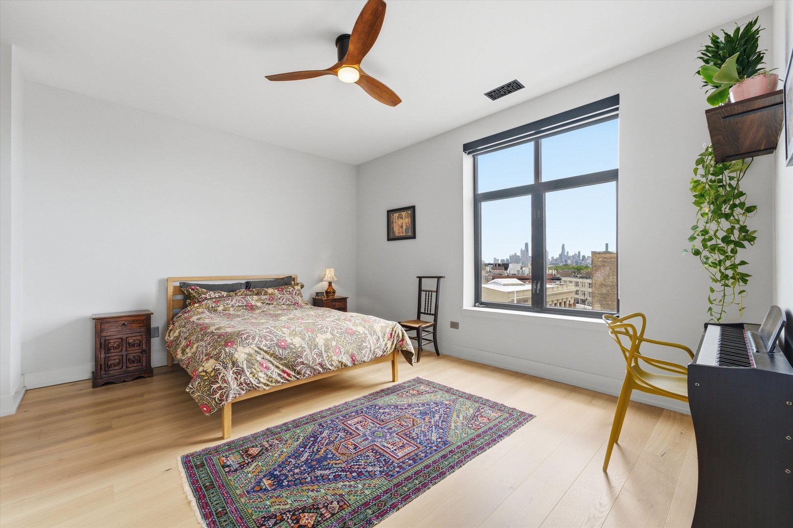 2045 W Concord Place Unit: 606