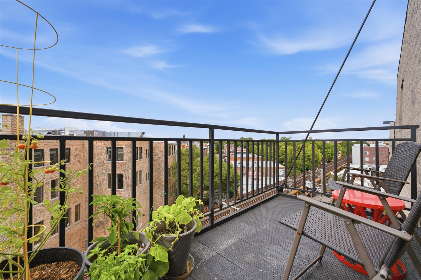 2045 W Concord Place Unit: 606