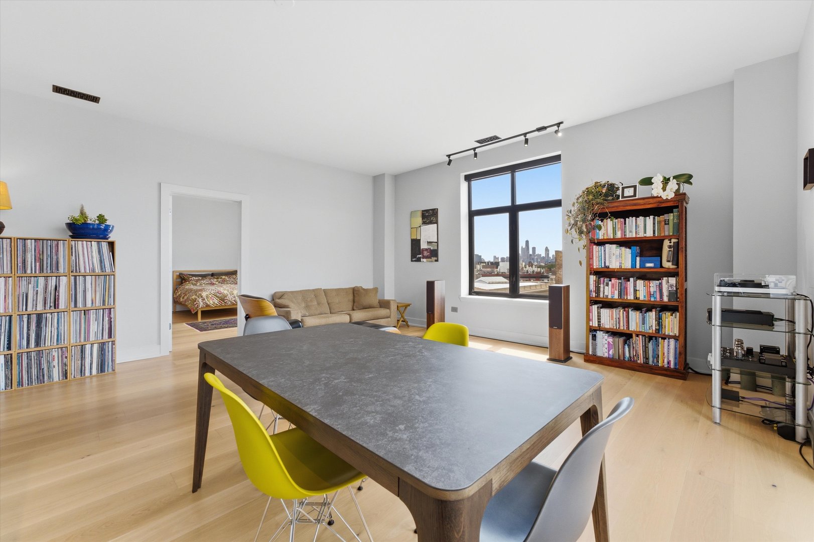 2045 W Concord Place Unit: 606
